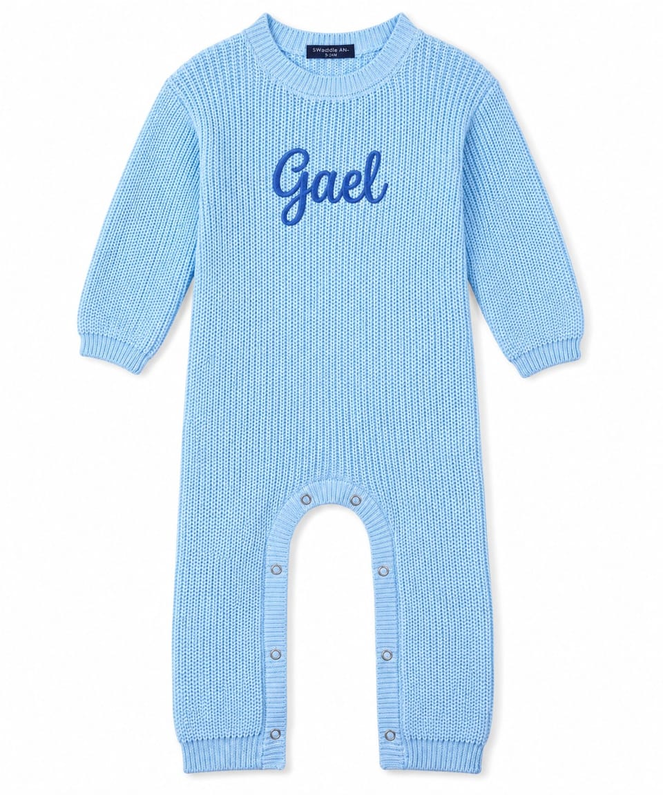 Mono enterizo azul con el nombre Gael bordado